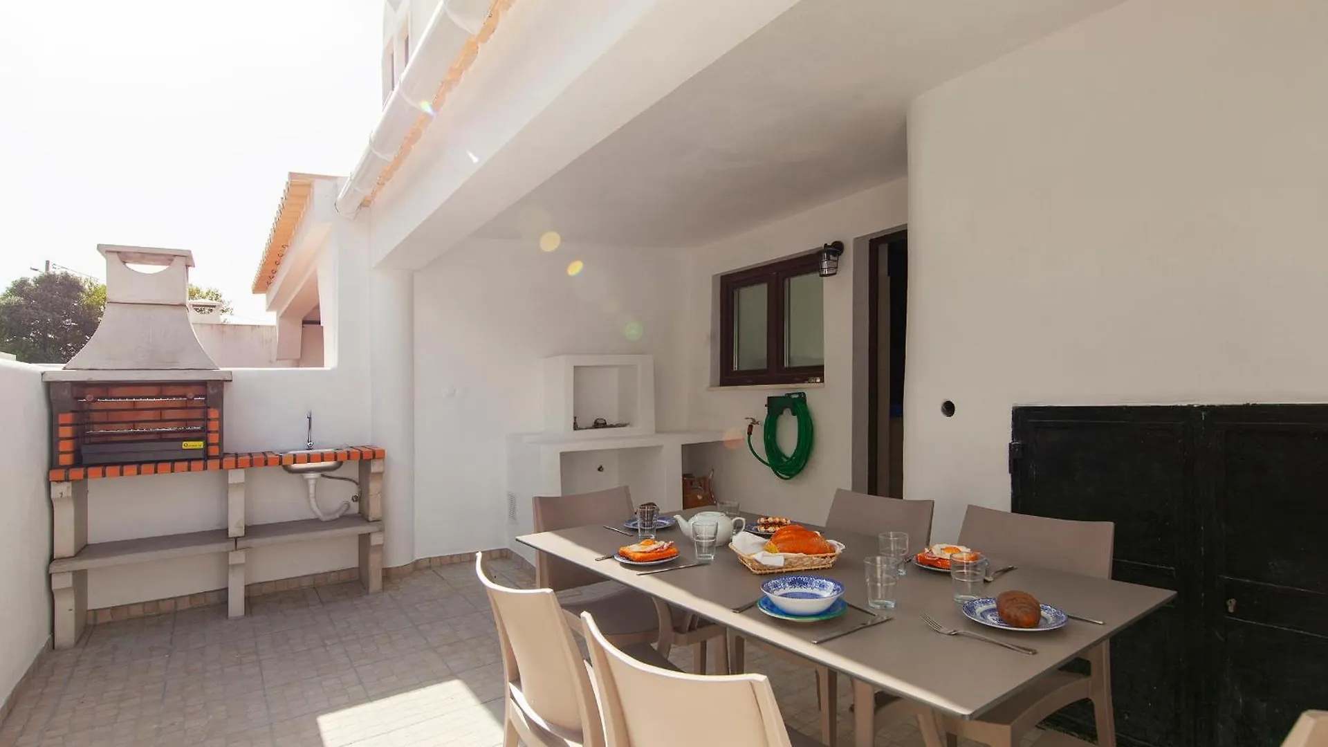 הוילה לאגוּ‏ש C06 - Water Tower Townhouse With Pool
